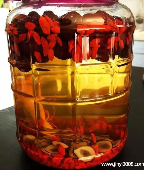 枣枸杞酒配方的两种成分是:大枣,枸杞,党参,白酒.