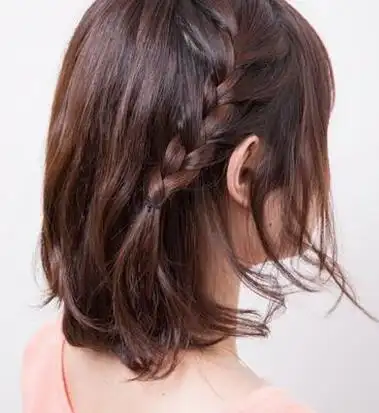 短发侧编发如何扎短发侧编发教程图解