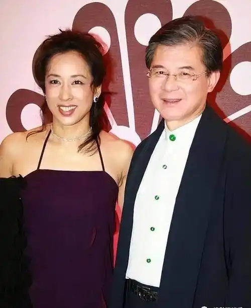 朱玲玲的烦恼:二儿子霍启山40岁未婚,小儿子霍启仁35岁游戏人间_霍家