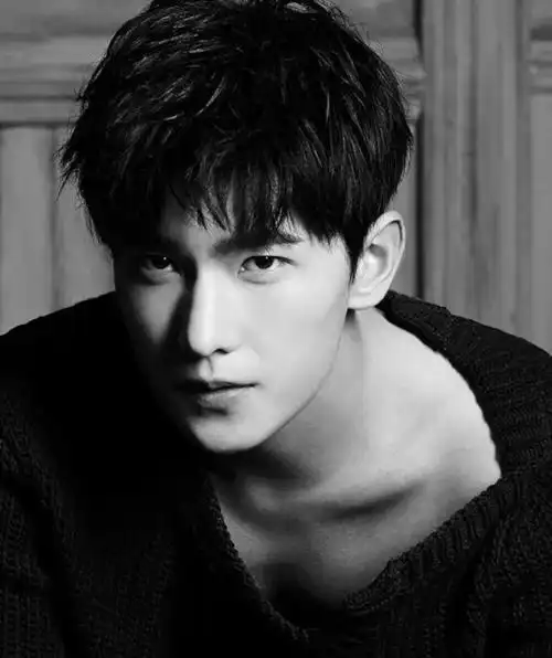 杨洋 黑色太惊艳了!