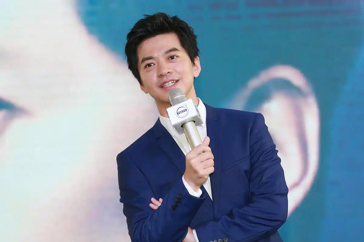 刘欢和李健的唱功对比,这两个人实际上都是内地歌手之中将民族民歌