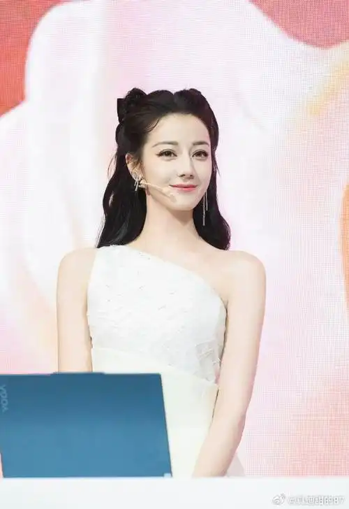 李长歌##迪丽热巴纪云禾##迪丽热巴白凤九##迪丽热巴开推出圈造型