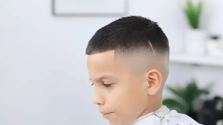 小男孩夏天发型怎么剪?这款很不错,清爽还帅气-网易公开课