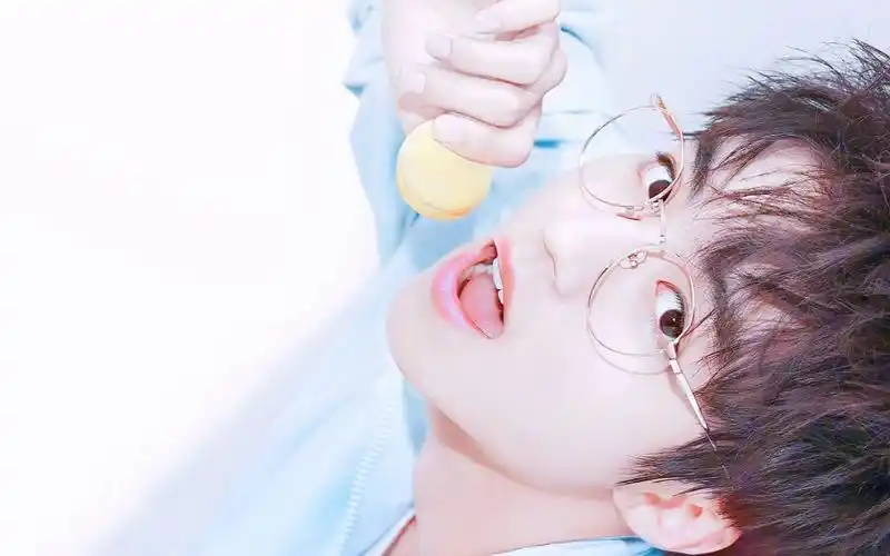 王俊凯高鼻梁适合戴眼镜