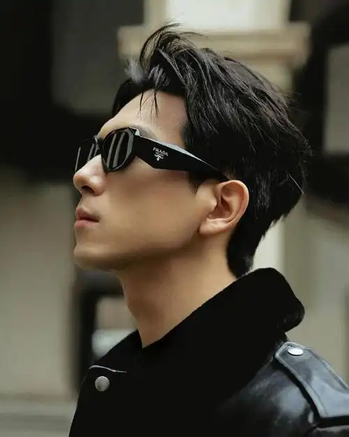 李现超话95#李现米兰时装周#2024/01/15 ins 更新一则"很开心又一次