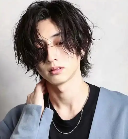 复古风格的男生烫发,这款日系嬉皮烫风格,改观了"留长发的男生不帅"的