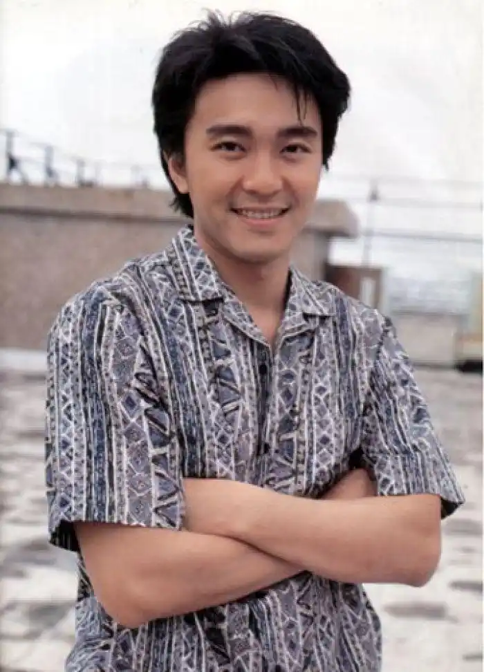 周星驰(stephen chow,1962年6月22日— ),生于香港,著名电影演员,兼