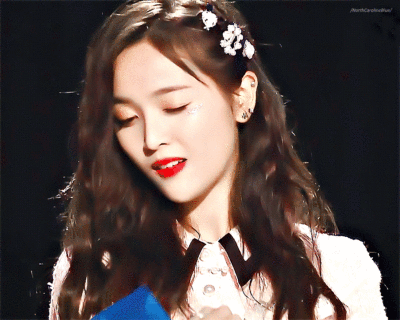 吴宣仪撩人动图