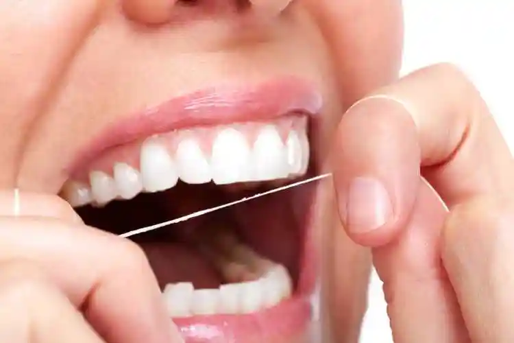 使用牙线后健康的牙齿
