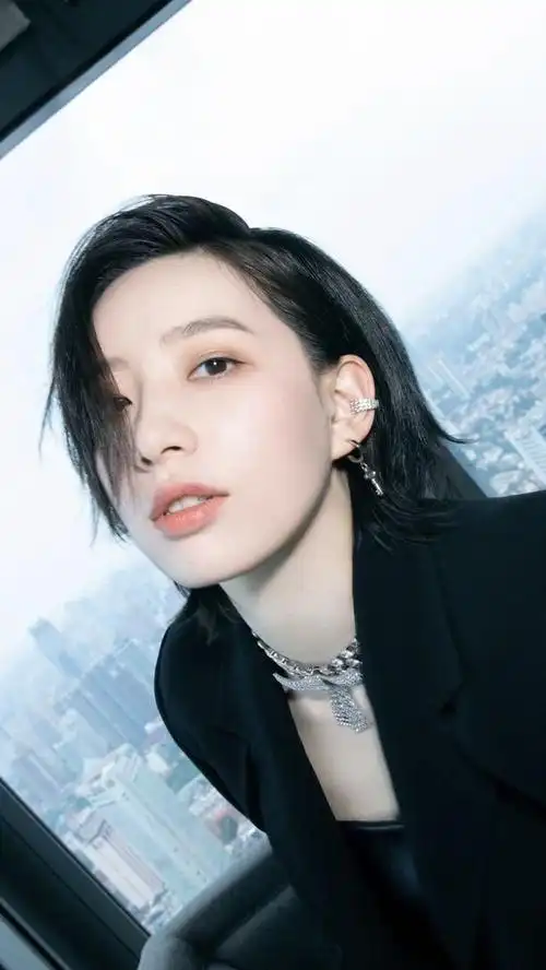 李斯丹妮真的太干净的帅了