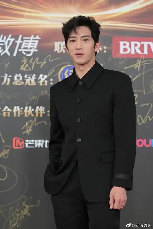 微博之夜男明星造型盘点肖战王一博王嘉尔王鹤棣檀健次邓为时团