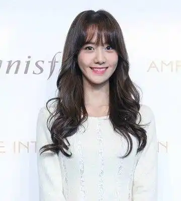 少女时代林允儿卷发发型 演绎超强唯美气质风范|长卷发|脸型_网易订阅