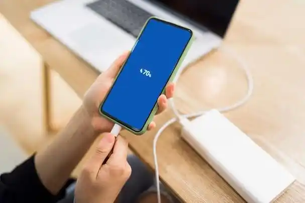 手机充电到100%再拔?原来我们都做错了,正常充电可延长电池寿命