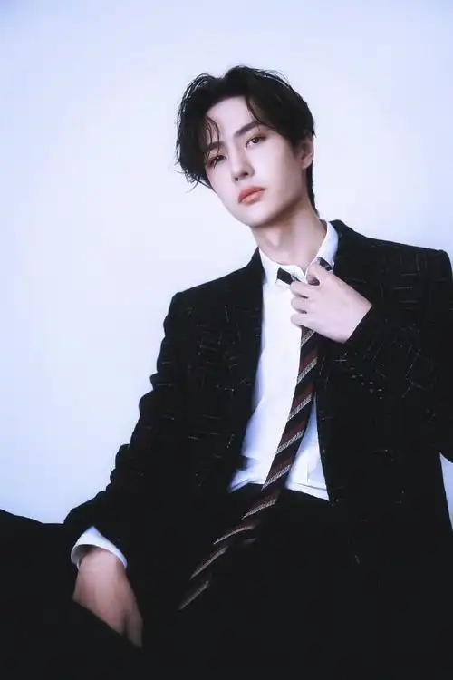 爱豆超a扯领带瞬间##王一博喉结