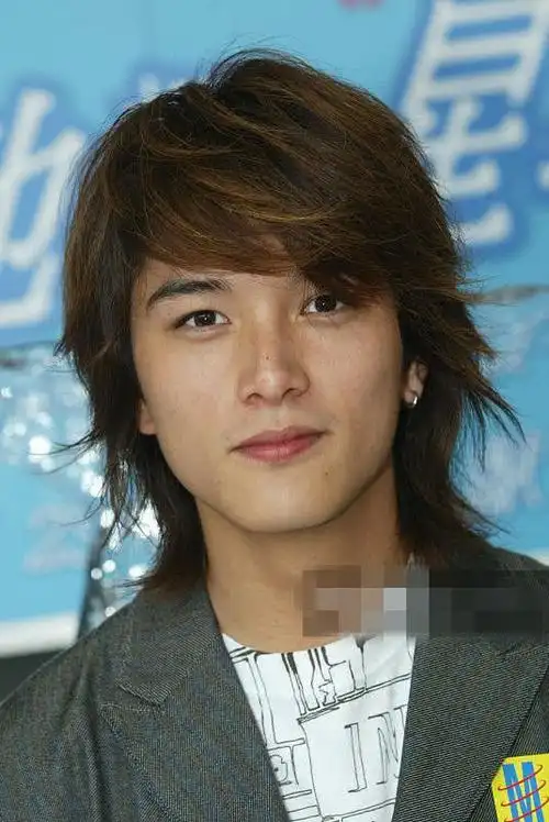 邱泽十六年前旧照公开长相不输陈冠希怪不得能撩动唐嫣