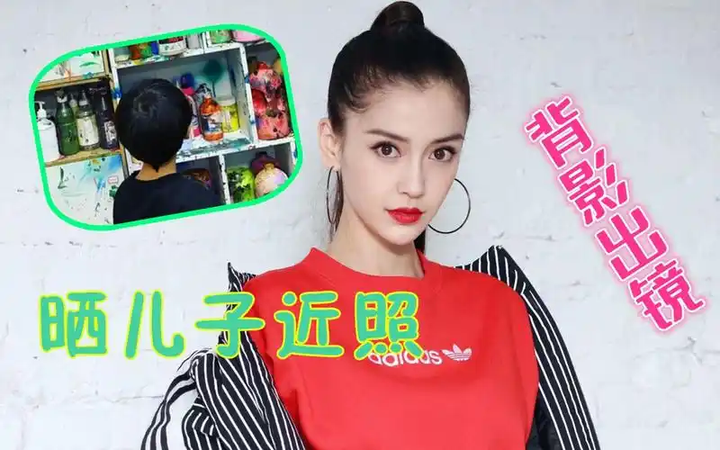 baby晒儿子近照小海绵背影出镜超可爱母子还穿同款运动鞋