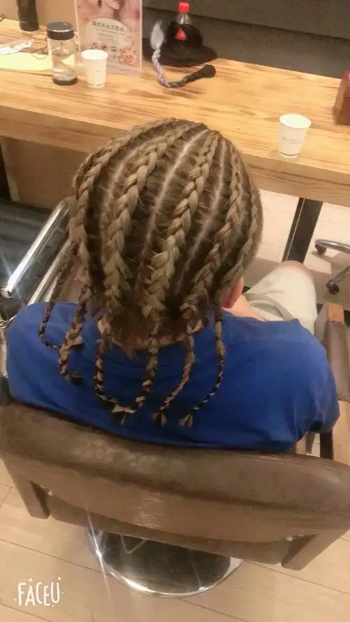 都是一个非常不错的选择,很出众的发型会让更多的人记住.