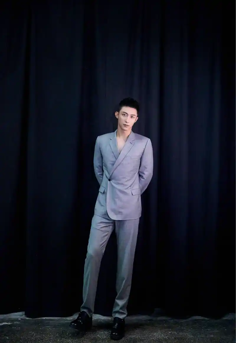 毕竟能给黄景瑜演的兵种已经不多了,如果