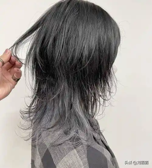 新时尚女发风潮,狼尾女发搭配潮流发色,搭肩长度让你越看越心动_发型