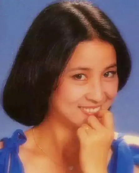 她曾和林青霞齐名,丈夫出轨生女,儿子吸毒入狱,坐拥20亿家产仍悲苦