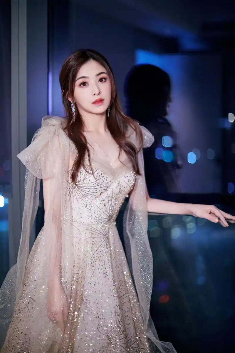 实力女歌手张含韵俏丽多姿,美得无懈可击