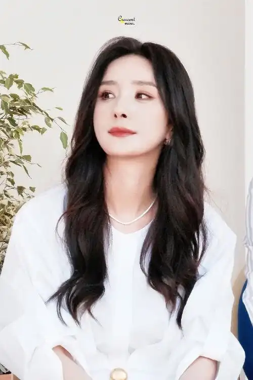 杨幂戛纳街拍##杨幂ins晒照##杨幂棕红色风衣##杨幂靴子##今日星拍