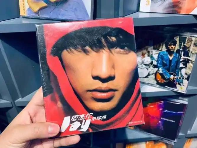 周杰伦复古老照片,明明是周杰伦青涩时期的老照片