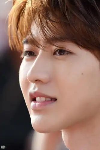 这样看蔡徐坤的皮肤是不是真的有点厉害?(新增动.