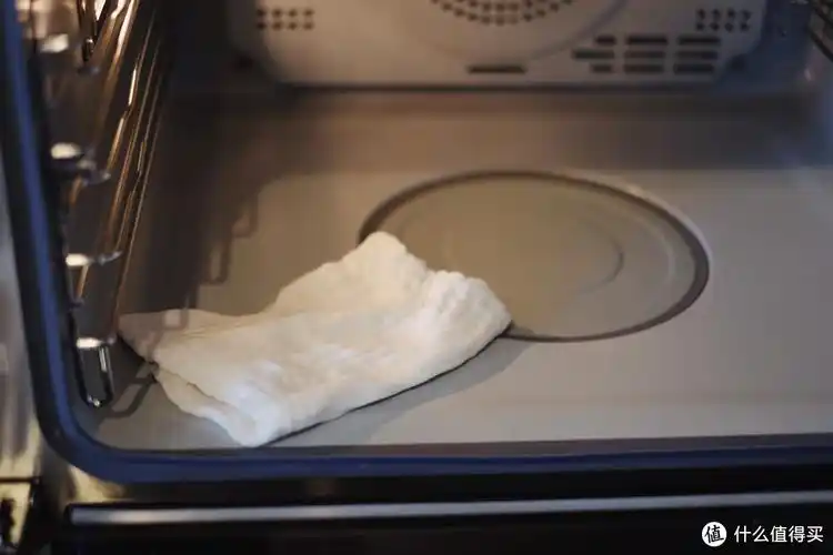 88瓷膜不锈钢内胆,不易粘油,好清洁.用纱布毛巾擦拭很好用