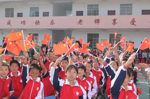 八江小学开展"我爱祖国,同唱国歌"歌咏比赛