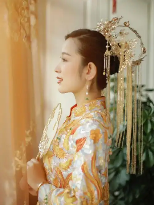 中式婚礼造型金色嫁衣忻州跟妆忻州化妆