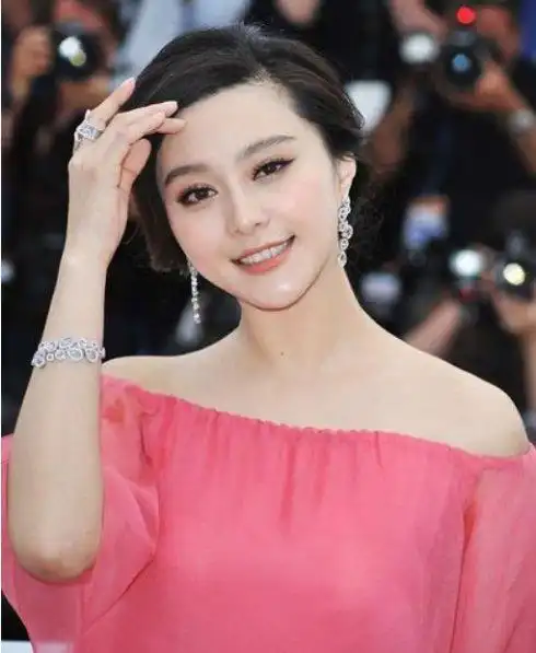 除了吴秀波,范冰冰近日也频频露脸.