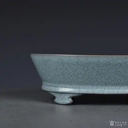 宋汝窑天蓝釉蟹爪纹水仙盆(乾隆御题铭文)