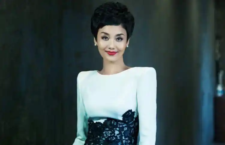 "儿子"是当红明星,女儿是奥运冠军,现51岁魅力不减_李颖