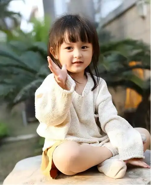 2岁出道年入百万,因长相甜美被禁止整容的刘楚恬,如今长成啥样?