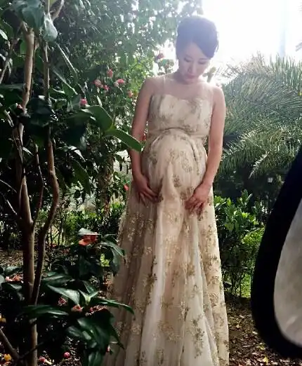 李念深夜曝孕照感慨做母亲不易