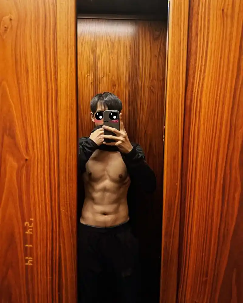 咱就说,李现这个身材好不好! 这个腹肌,你想不想上手?! 不管你们想不