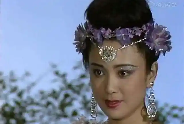 看90版《封神榜》 妲己的造型也太多了吧.