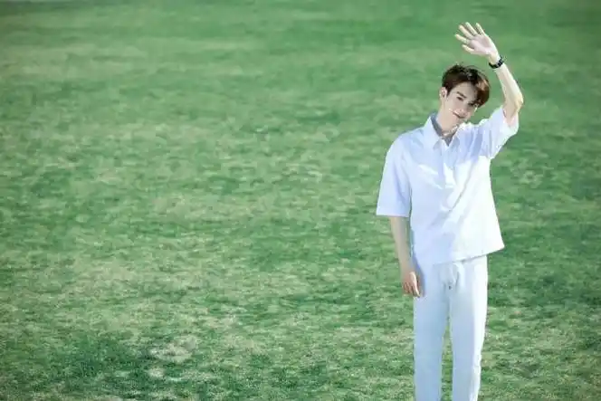 2018年1月,曾舜晞与陈钰琪,祝绪丹领衔主演古装武侠剧《倚天屠龙记》