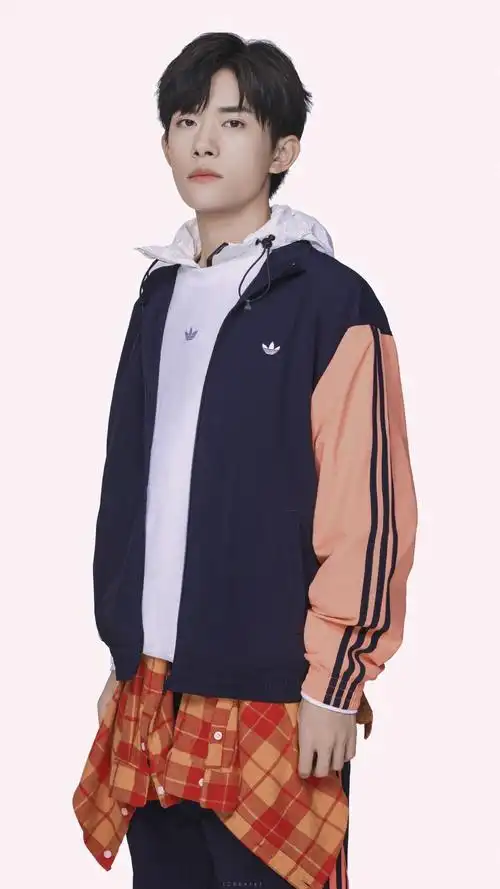易烊千玺 adidasoriginals品牌代言人
