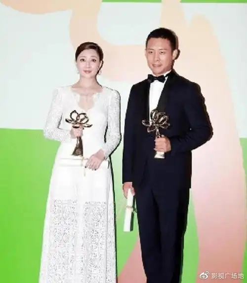 实力演员张译:娶大六岁妻子,婚前无人识婚后成影帝,今幸福无比