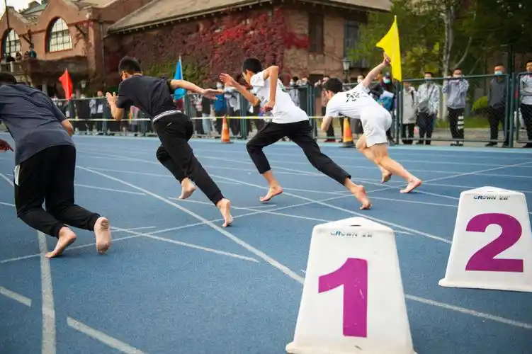 赤足运动会自1997年开始举办感受脚底板与大地的"亲密接触"甩开鞋袜