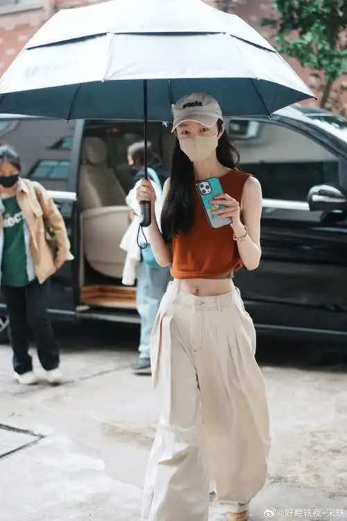 车车的名品马甲线  还有这小腰,我直接斯哈斯哈!