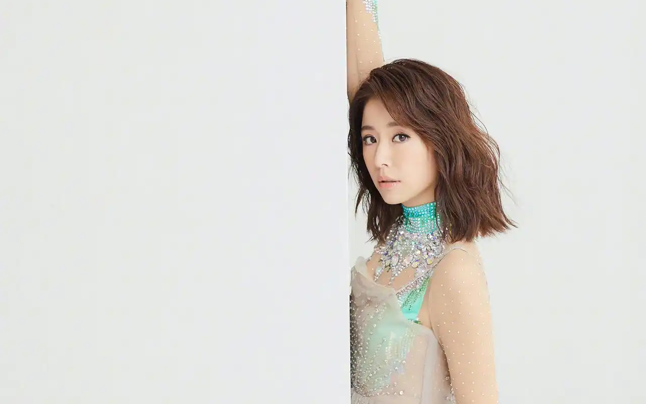 林心如时尚性感高清桌面壁纸