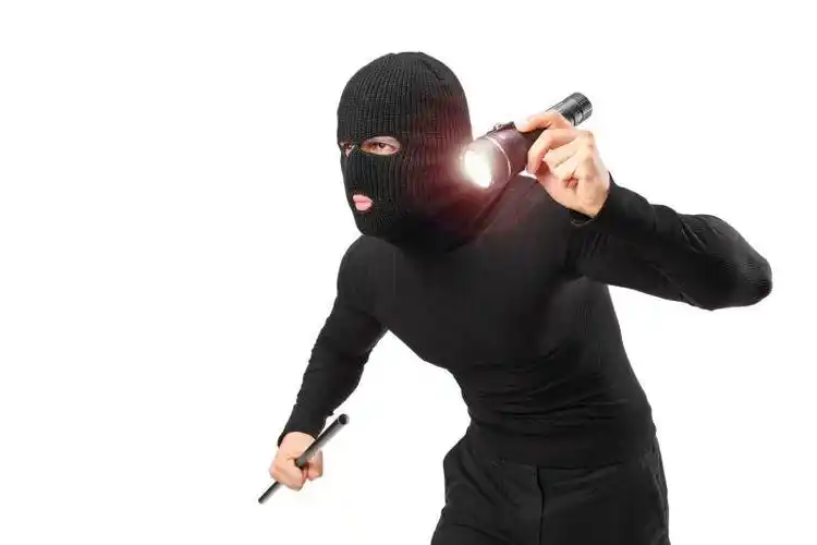 蒙面小偷手里的手电筒