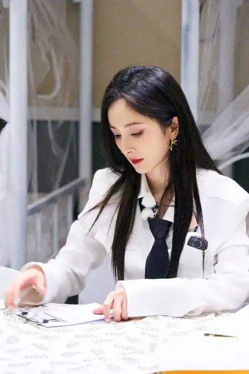 杨幂痛痛撒娇攻击##时代少年团和杨幂沈腾周深打表演赛##杨幂