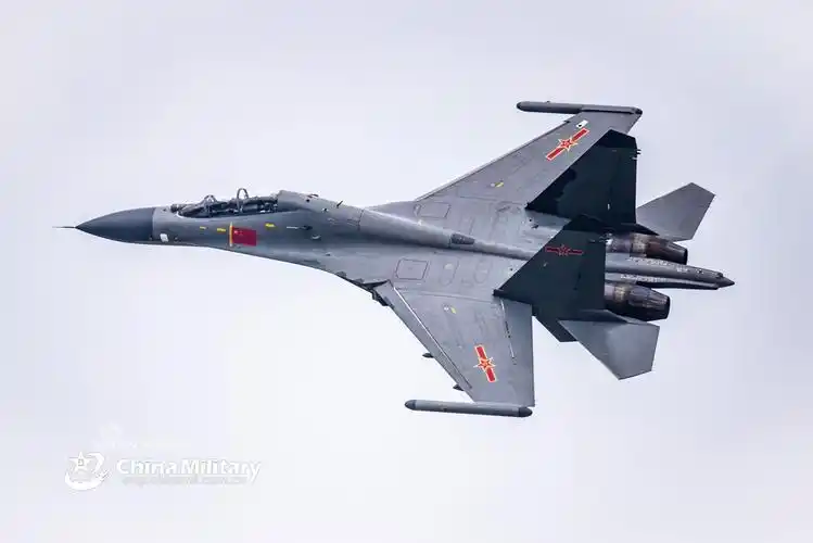 09:20:56 1 / 13 4月10 日,南部战区空军航空兵"国旗"旅组织歼11战机