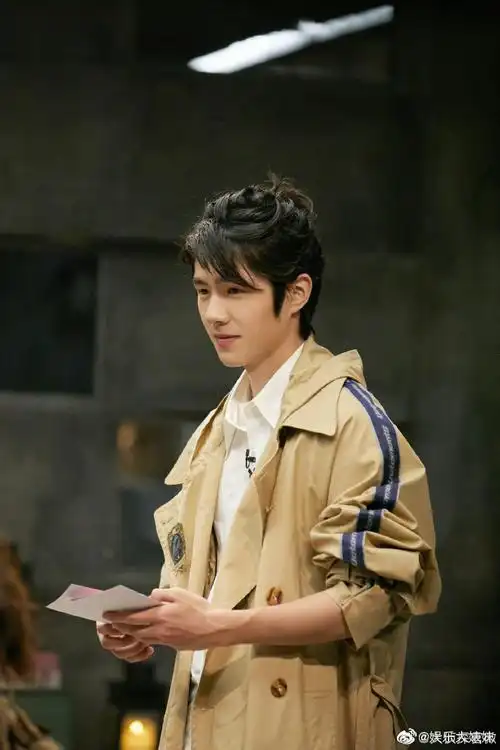 刘昊然大侦探风衣造型梦回秦风##刘昊然大侦探编发风衣造型好带