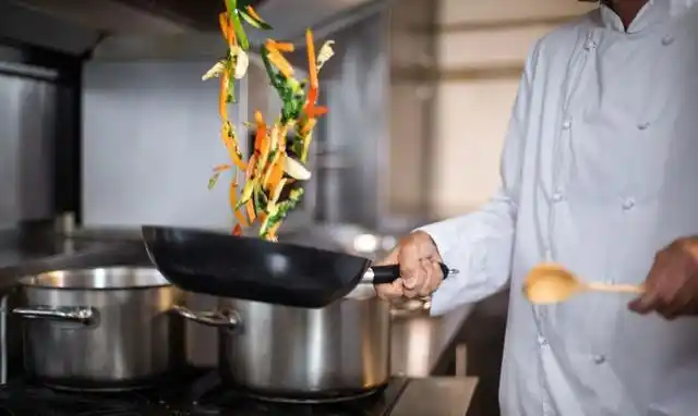 大酒店厨师的炒菜诀窍在这里!10分钟摇身变大神,我先收藏了