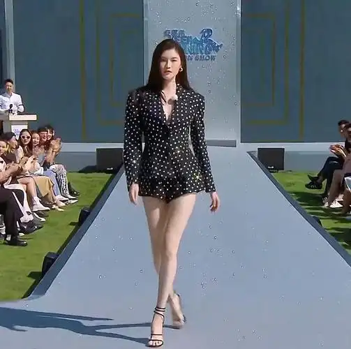 《奔跑吧》沙溢综艺感强烈,真·睡醒走秀